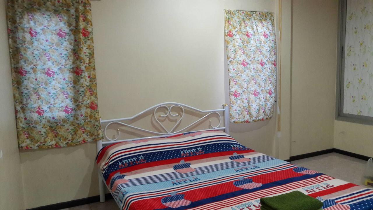 The Nine House Hostel Bangkok Bagian luar foto