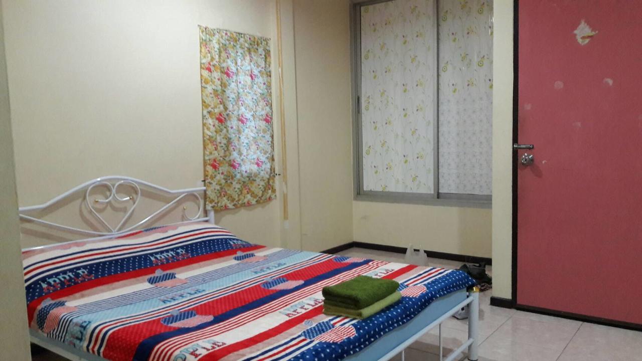 The Nine House Hostel Bangkok Bagian luar foto